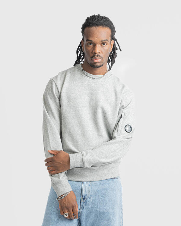 C.P. Company DIAGONAL RAISED FLEECE CREW NECK LENS SWEATSHIRT |  17CMSS023A005086W-M94 | AFEW STORE